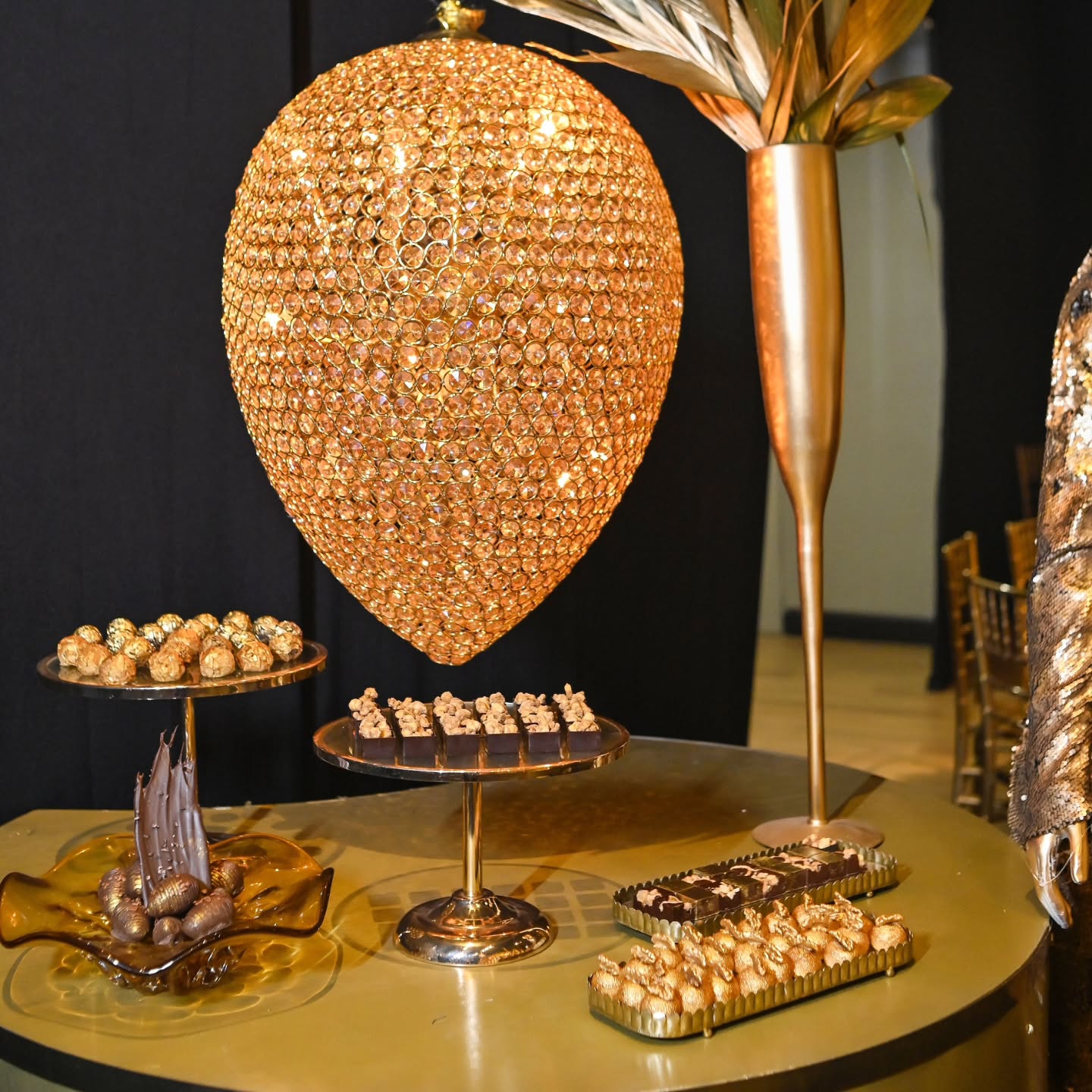Evento corporativo dourado